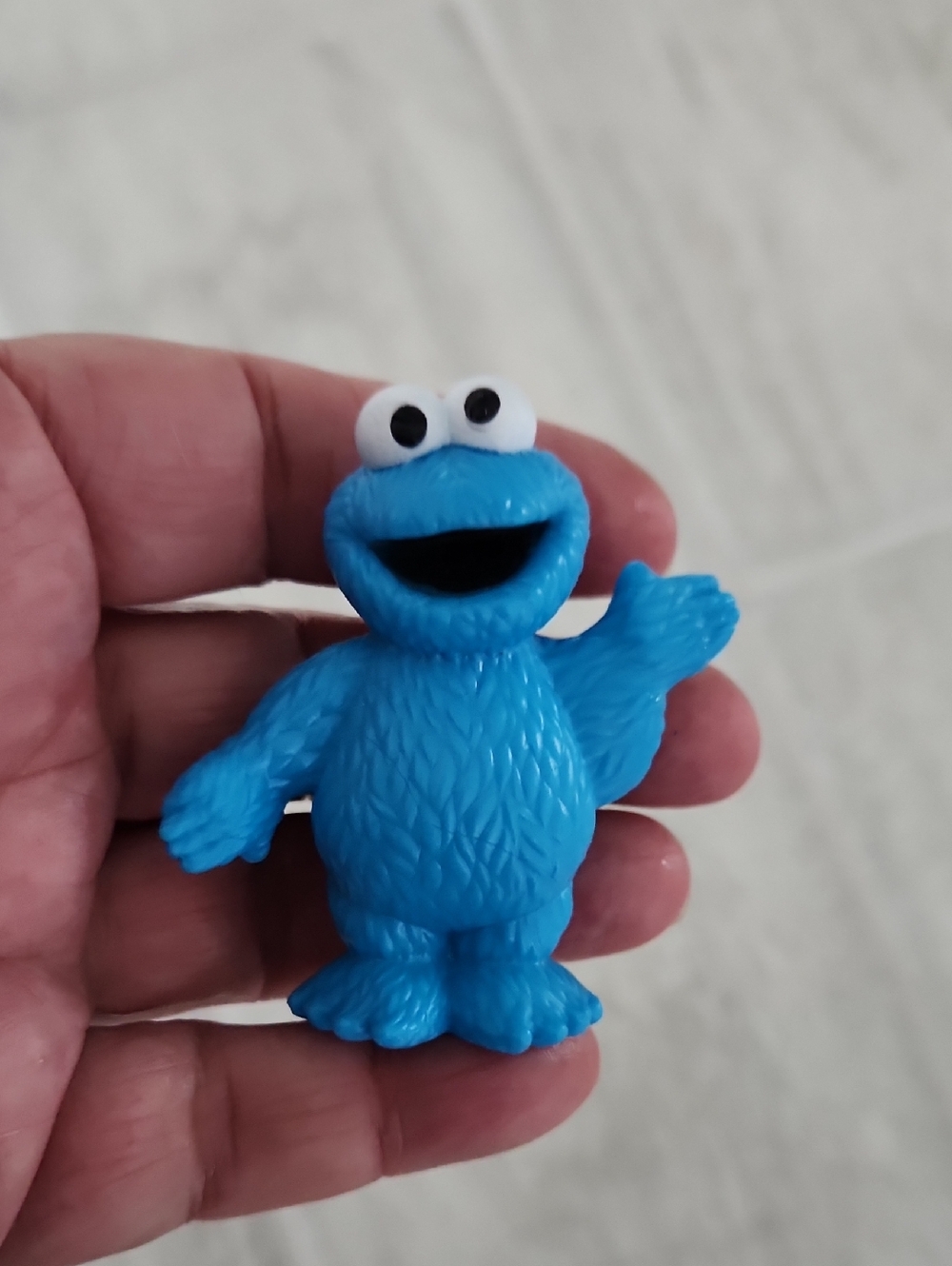 🐻 Blue Cookie Monster Mini Figure - Kids Toy